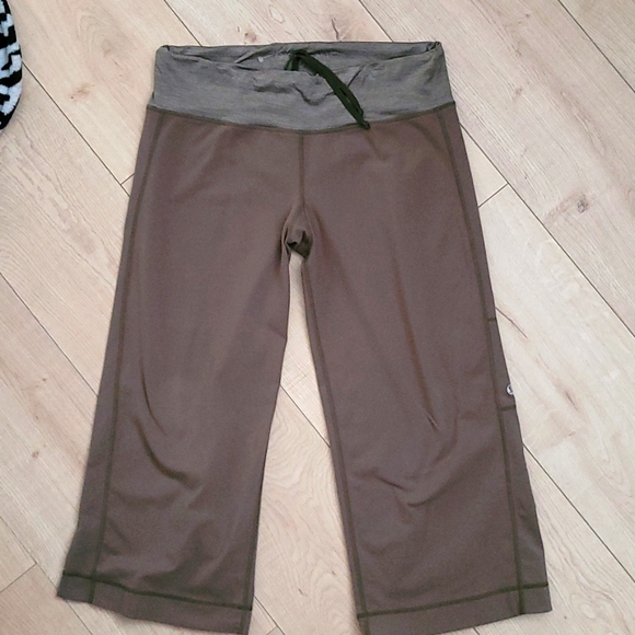 3 for $40, LULULEMON Wide bottom, Capri style leggings. - Picture 4 of 5